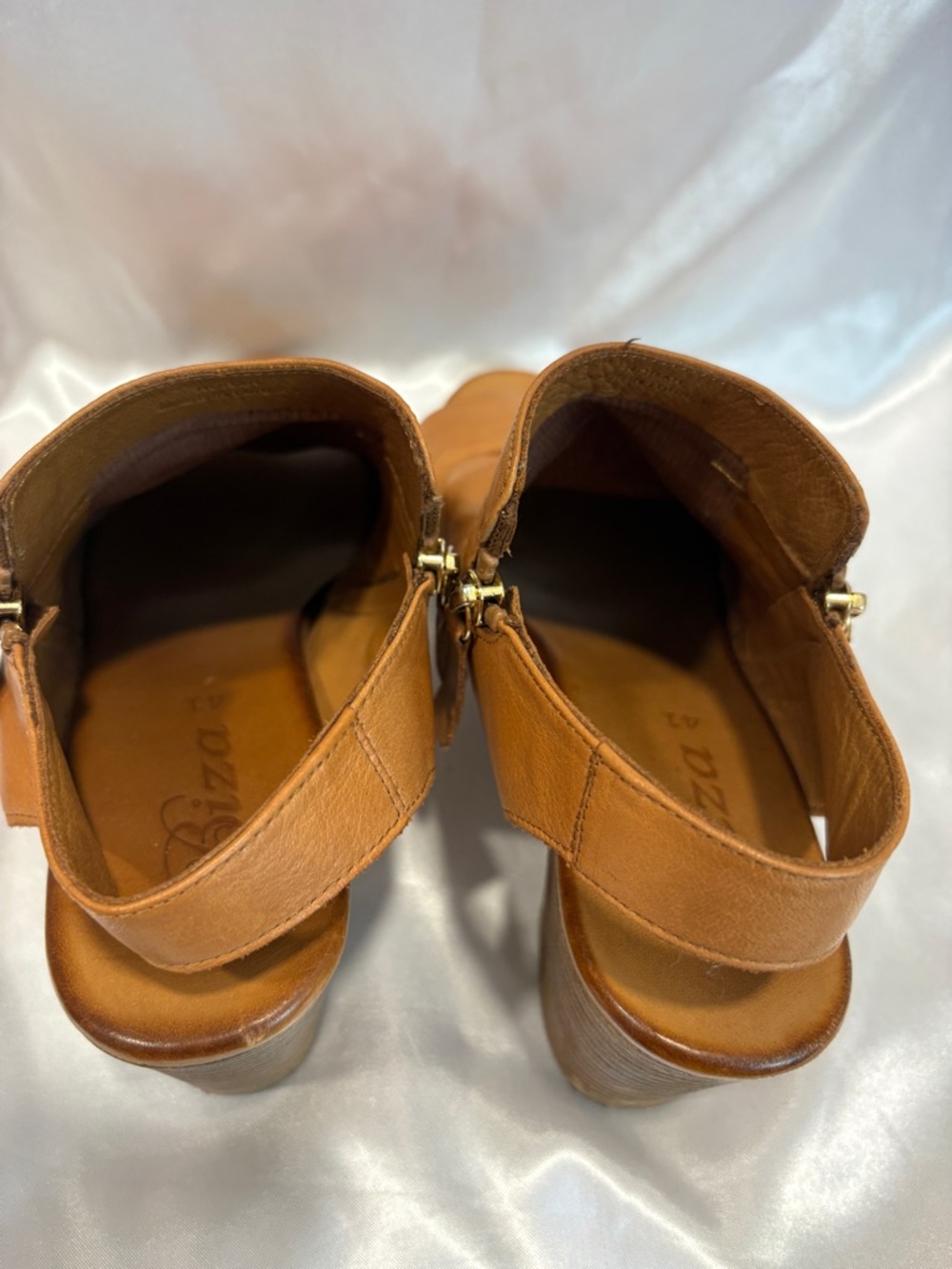 Norah Tan Super Soft Leather Sandals (41) - Picture 6 of 12